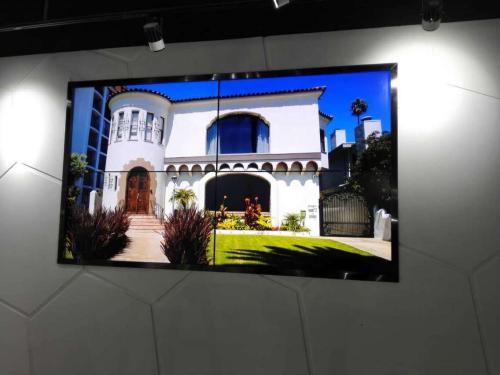 三星液晶顯示技術(shù)經(jīng)多年發(fā)展，已在平板拼接顯示領(lǐng)域占據(jù)重要地位。