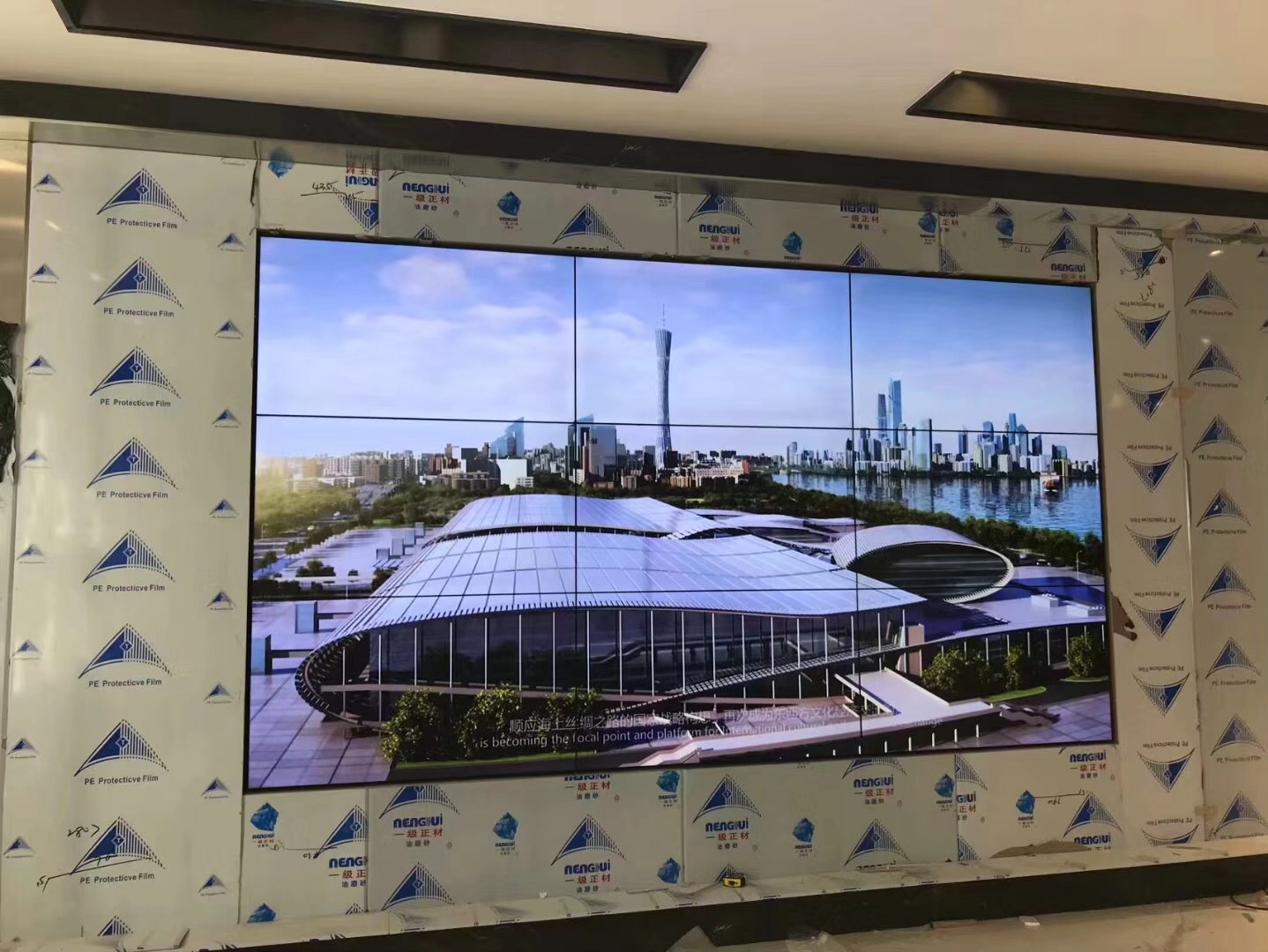 液晶拼接墻畫(huà)面閃爍，出現(xiàn)亂碼是什么原因？